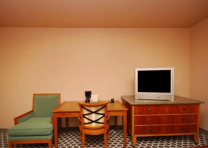 Motel Airport Downtown 2*
