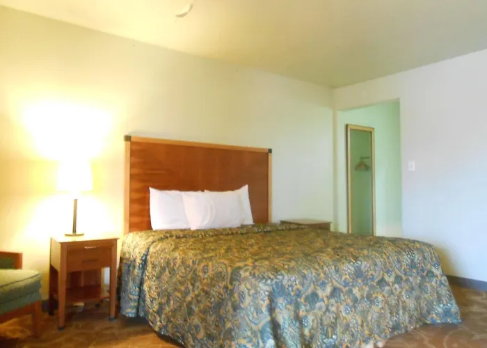 Airport Downtown Motel