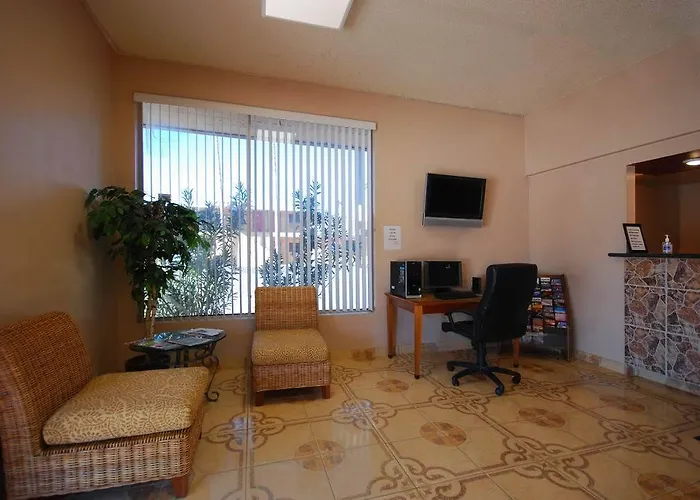 Airport Downtown Motel 2*